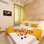 아파트 Le Petit Bijou Downtown Restyling 2025 Desenzanoloft Official Partner Homes & By Marriott Bonvoy
