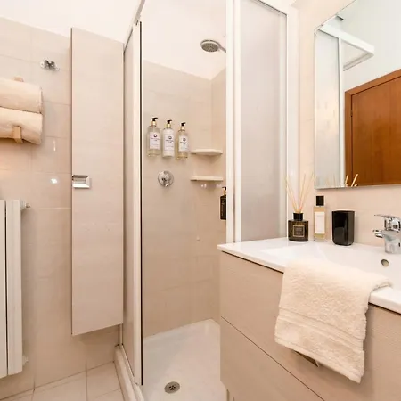 아파트 Le Petit Bijou Downtown Restyling 2025 Desenzanoloft Official Partner Homes & By Marriott Bonvoy